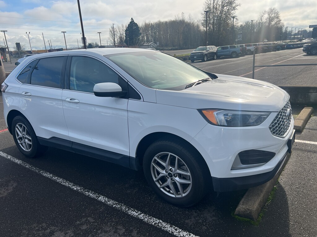 2023 Ford Edge SEL photo 3