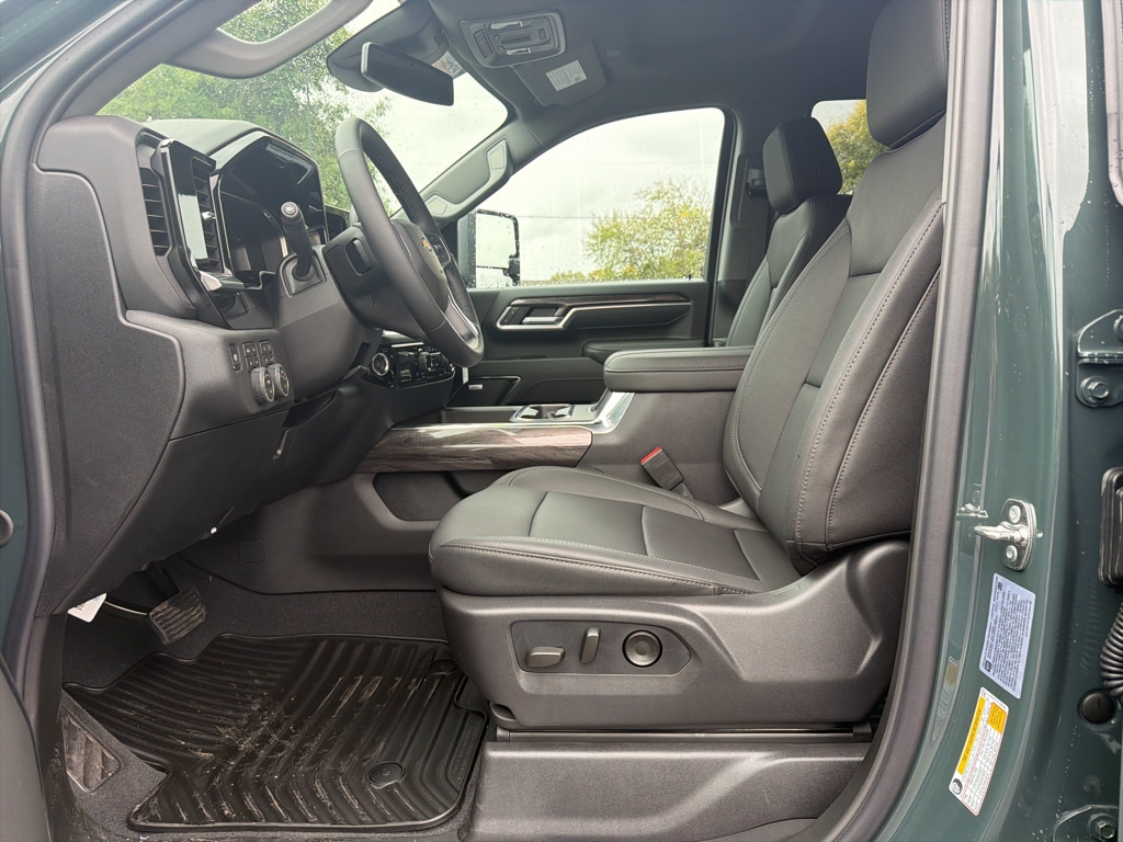 2026 Chevrolet Silverado 3500 HD LTZ - Photo 18