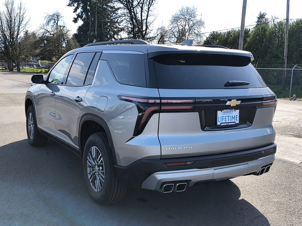 2025 Chevrolet Traverse photo 2
