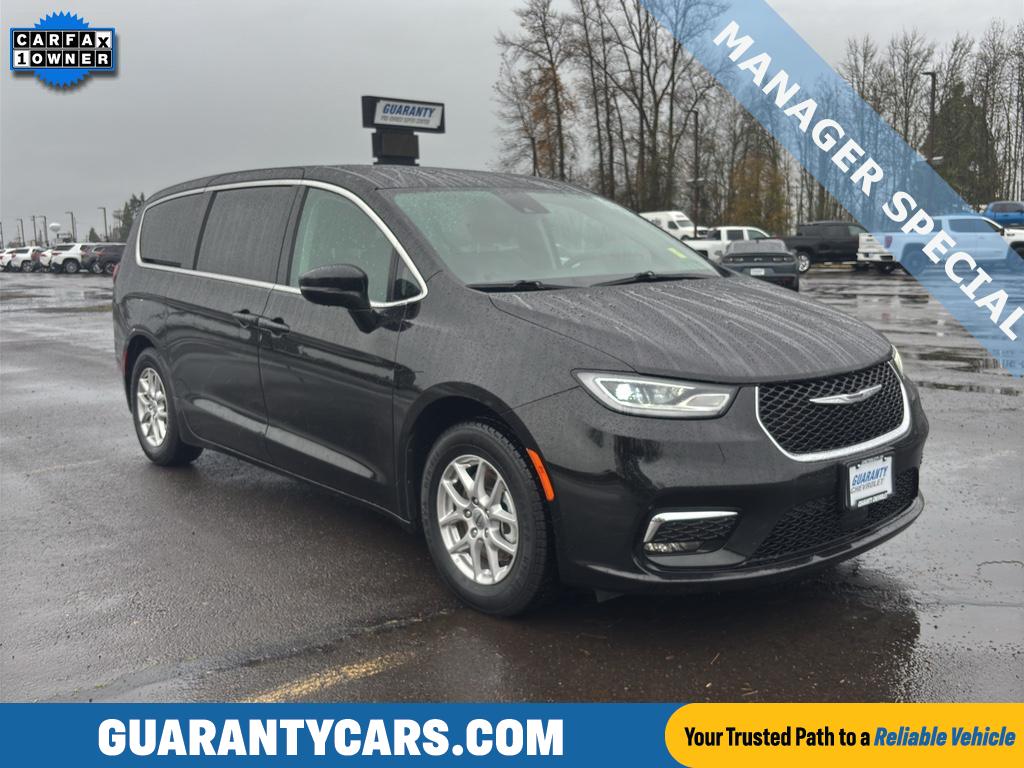 2024 Chrysler Pacifica Touring L's photo
