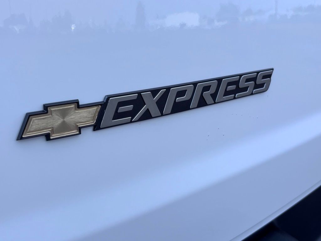 2025 Chevrolet Express Cargo Work Van - Photo 9
