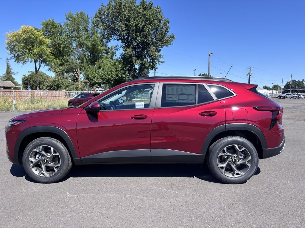 2025 Chevrolet Trax LT photo 2