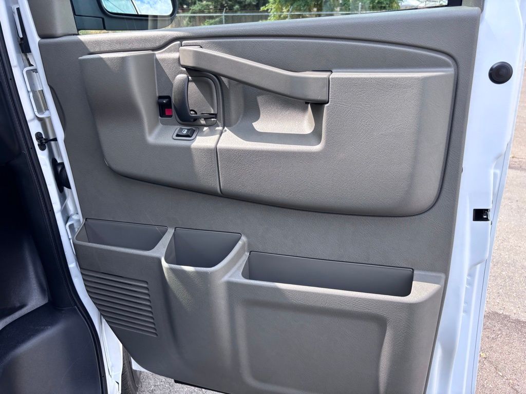 2025 Chevrolet Express Cargo Work Van - Photo 38