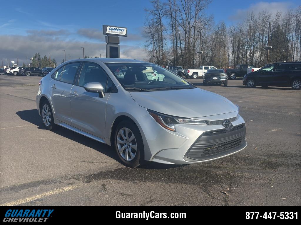 2024 Toyota Corolla LE's photo