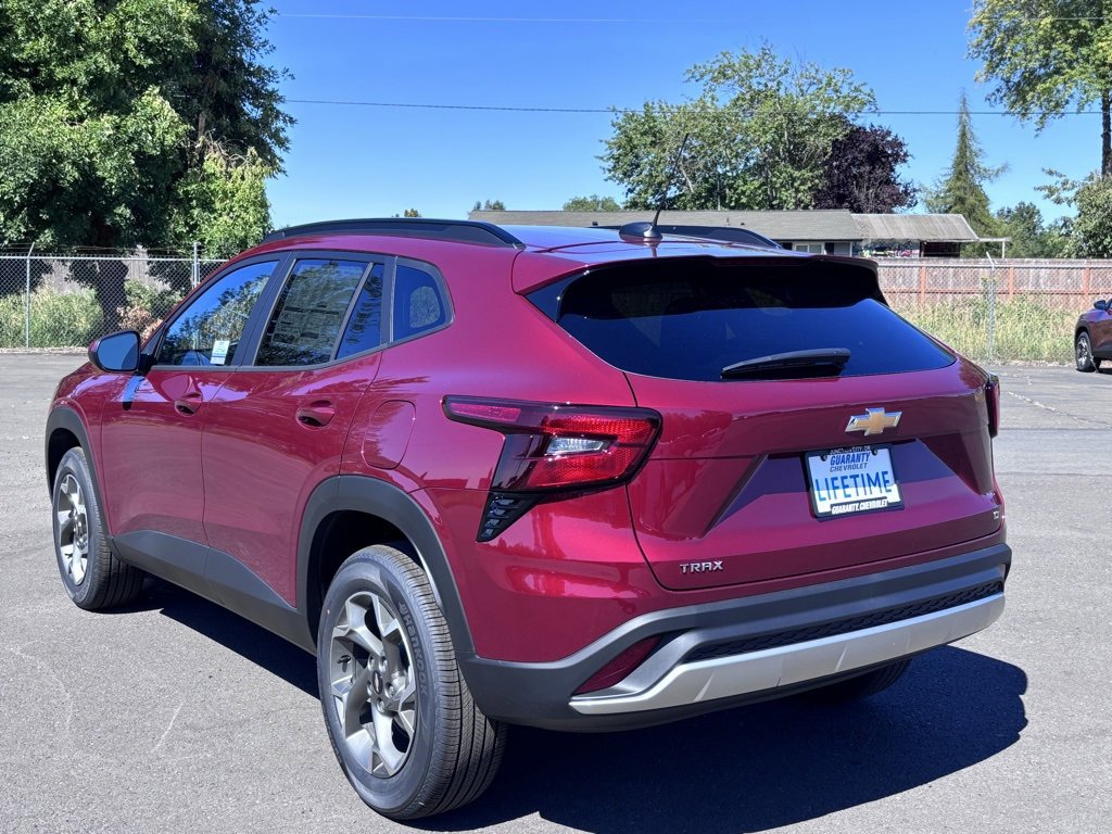 2025 Chevrolet Trax LT photo 4