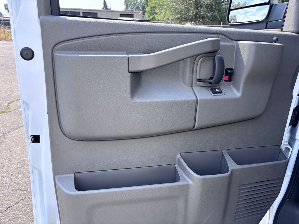 2025 Chevrolet Express Cargo Work Van - Photo 33