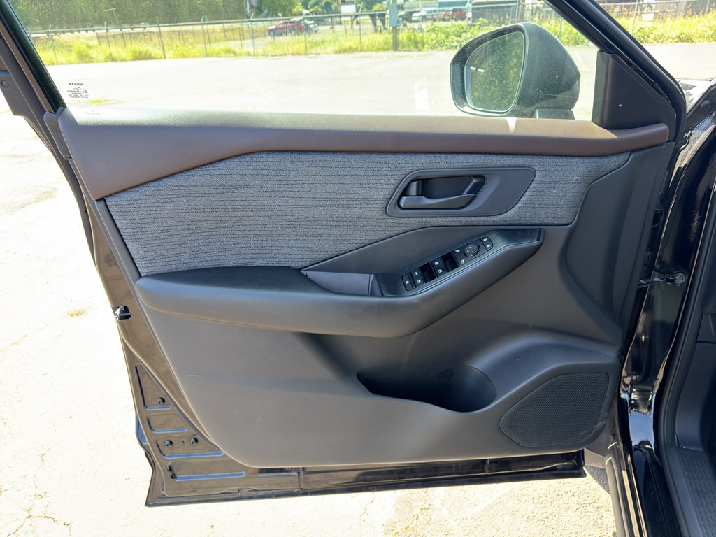 2023 Nissan Rogue S - Photo 18