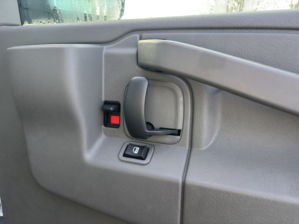 2025 Chevrolet Express Cargo Work Van - Photo 17