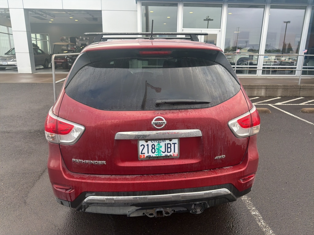 Used 2015 Nissan Pathfinder S with VIN 5N1AR2MM4FC616192 for sale in Junction City, OR