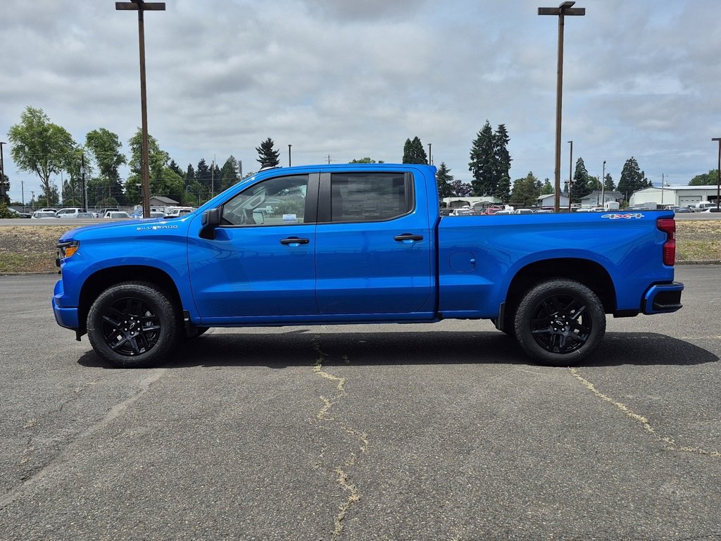 2025 Chevrolet Silverado 1500 Custom photo 2
