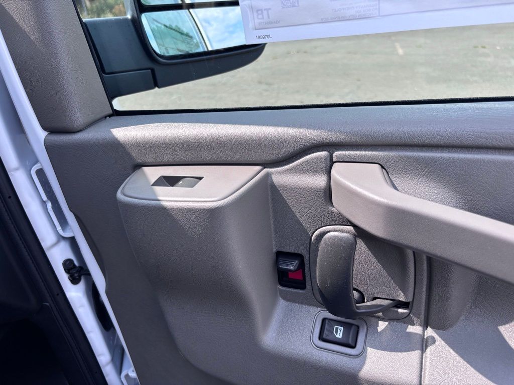 2025 Chevrolet Express Cargo Work Van - Photo 39
