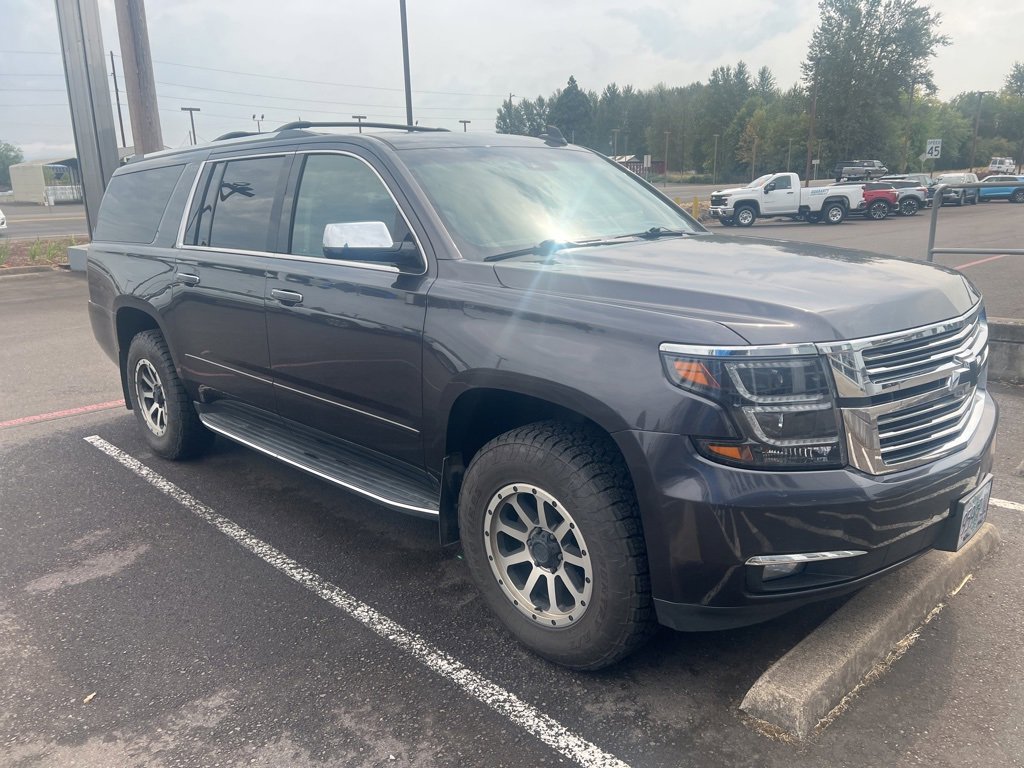 2017 Chevrolet Suburban Premier photo 2