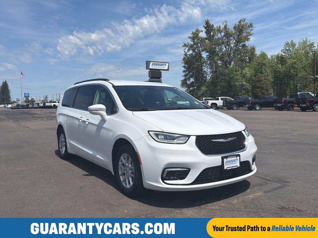2022 Chrysler Pacifica Touring L's photo