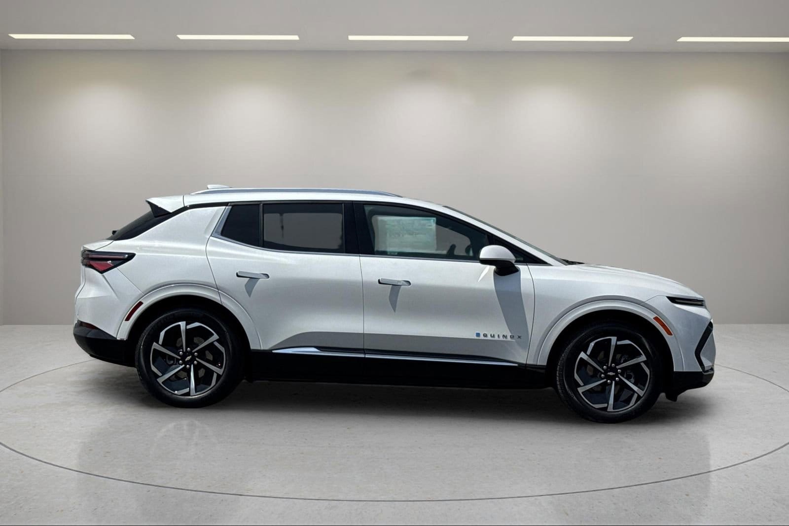 Used 2024 Chevrolet Equinox EV LT with VIN 3GN7DLRP9RS261130 for sale in Santa Ana, CA