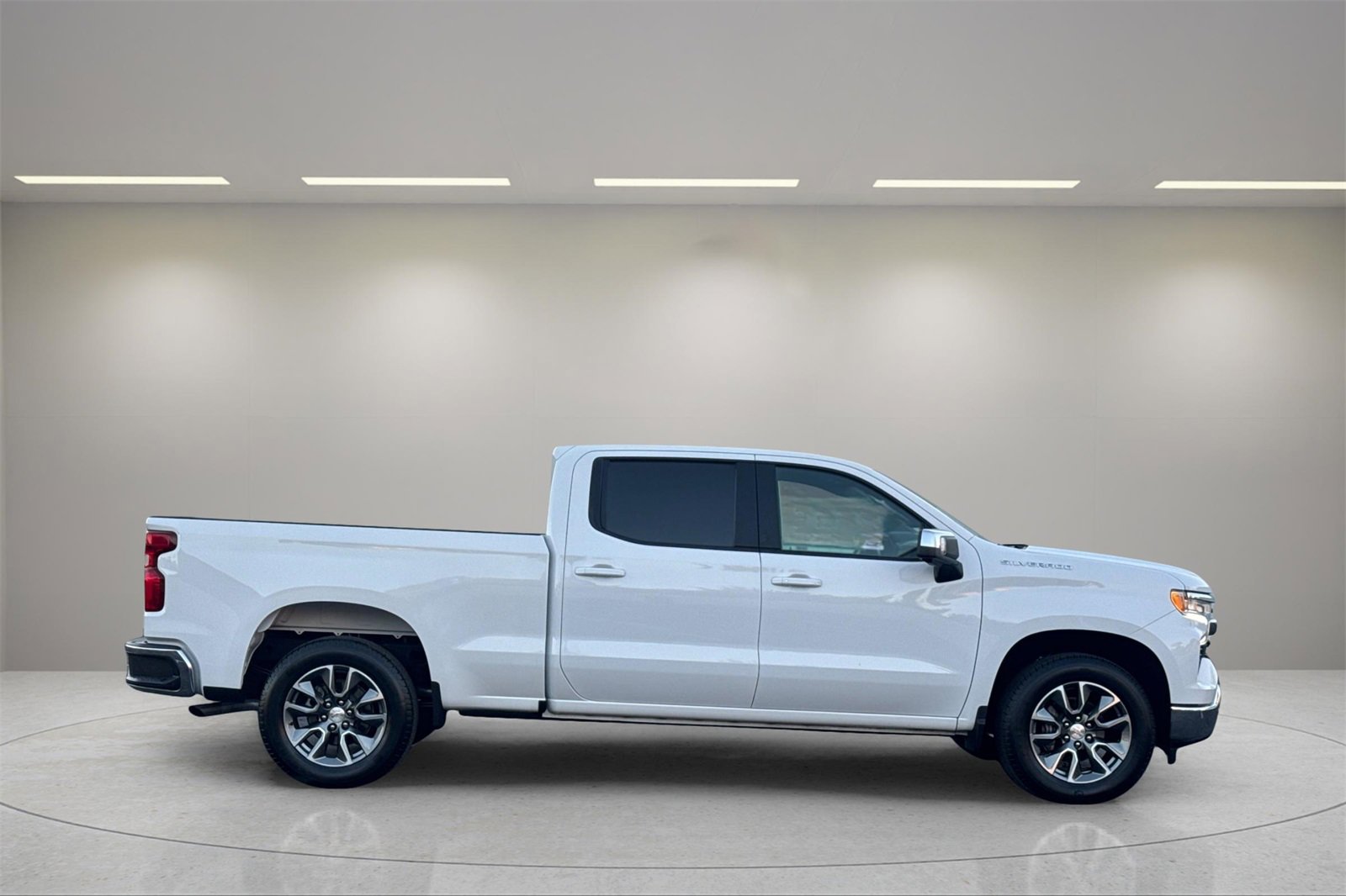 2024 Chevrolet Silverado 1500 LT photo 2