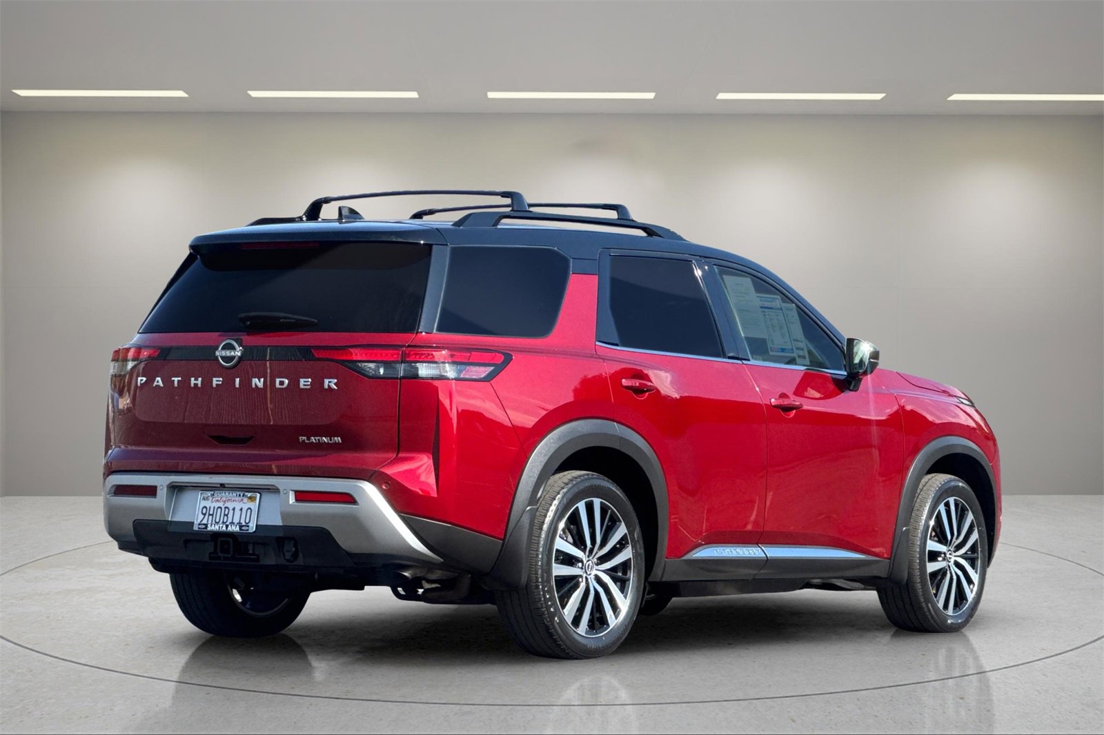 2023 Nissan Pathfinder Platinum photo 3