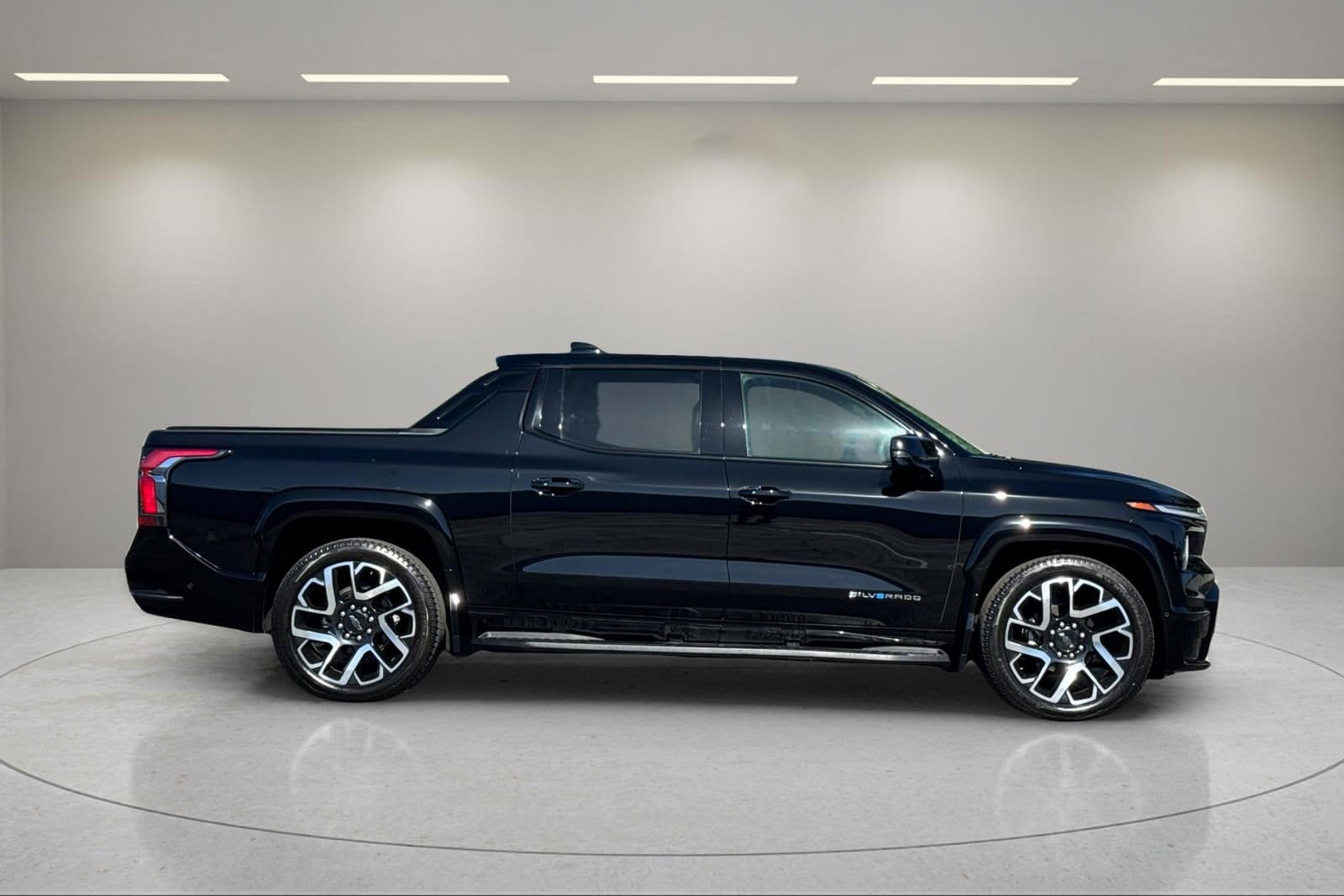 Used 2024 Chevrolet Silverado EV RST with VIN 1GC40ZEL0RU300071 for sale in Santa Ana, CA