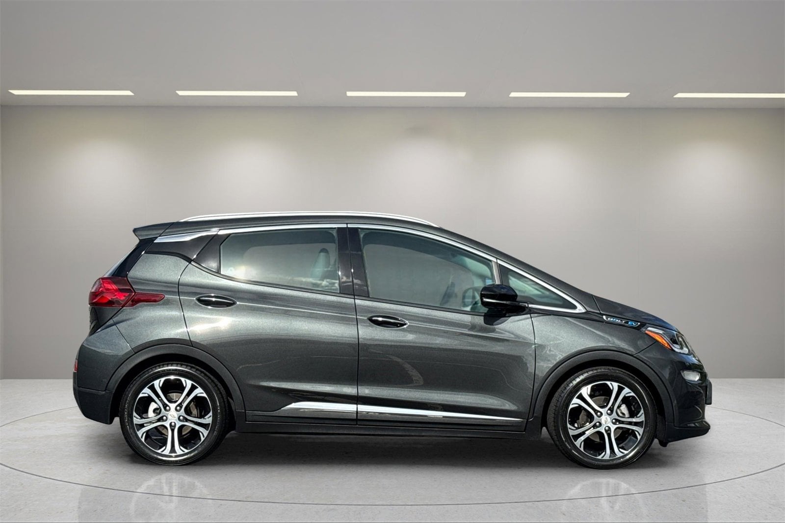 Used 2020 Chevrolet Bolt EV Premier with VIN 1G1FX6S00L4104399 for sale in Santa Ana, CA