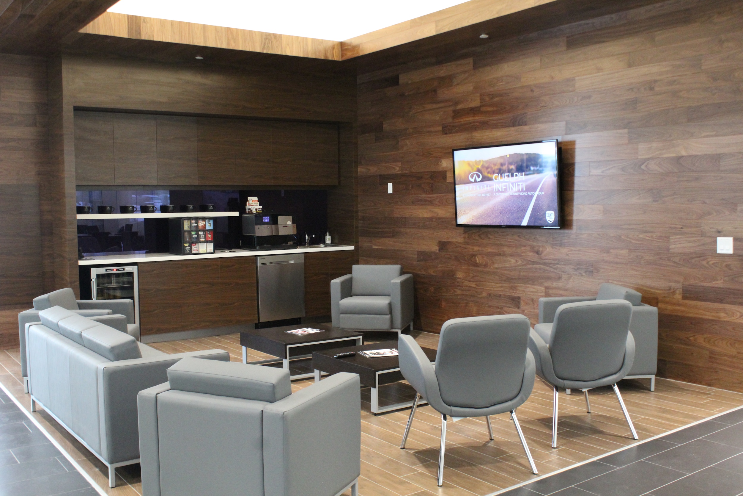 Guelph Infiniti - The comfortable customer lounge provides a sense of home and class while you wait for your vehicle in our service department. A line of gourmet coffee, espresso, and other refresments are offered.
