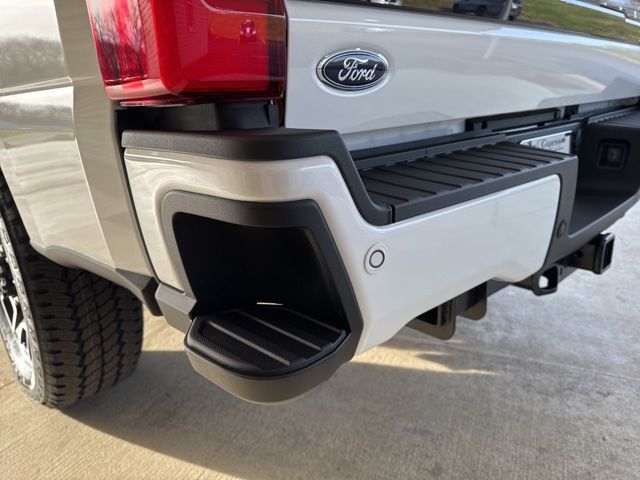 2026 Ford F-350 Super Duty Platinum - Photo 34