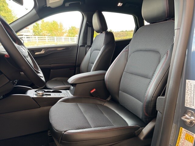 2025 Ford Escape ST-Line photo 3
