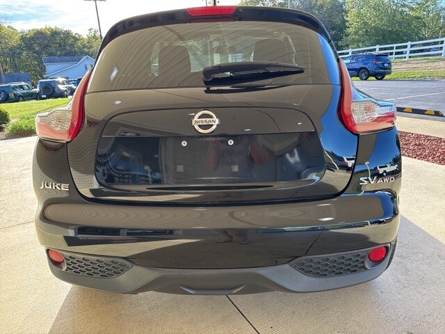 2015 Nissan Juke SV photo 2