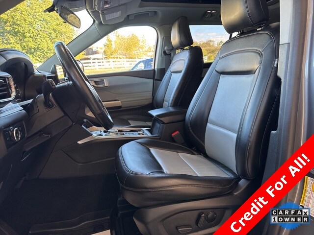 2023 Ford Explorer XLT photo 2