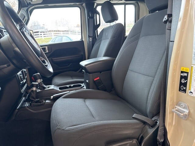 2020 Jeep Gladiator Sport photo 3