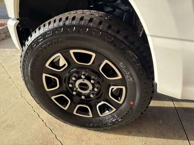 2026 Ford F-350 Super Duty Platinum - Photo 42