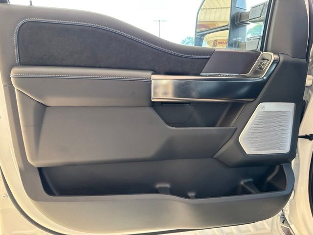 2026 Ford F-350 Super Duty Platinum - Photo 11
