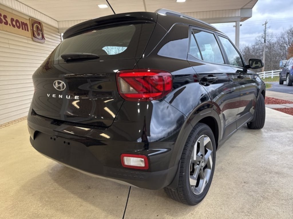 Used 2023 Hyundai Venue SEL SUV