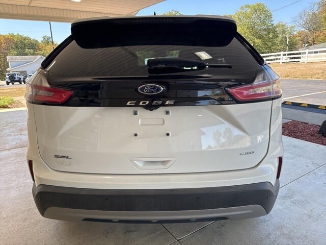 2022 Ford Edge SEL photo 2
