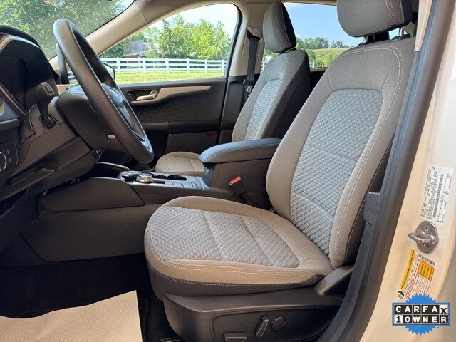 2020 Ford Escape SE photo 3
