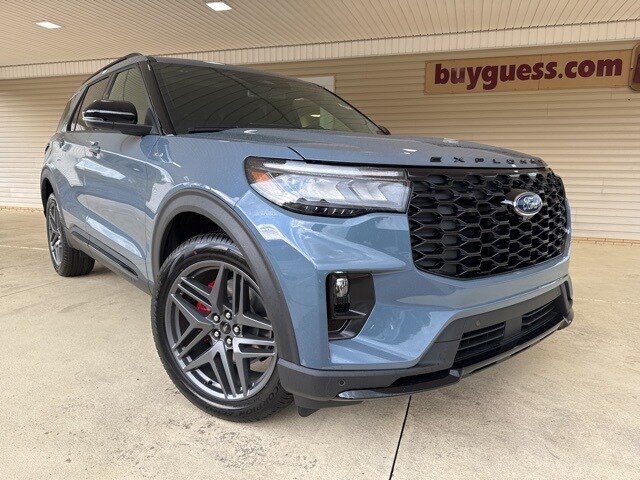 2025 Ford Explorer ST-Line photo 2