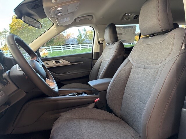 2026 Ford Explorer photo 2