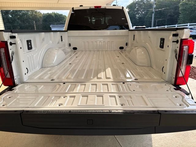 2026 Ford F-350 Super Duty Platinum - Photo 35