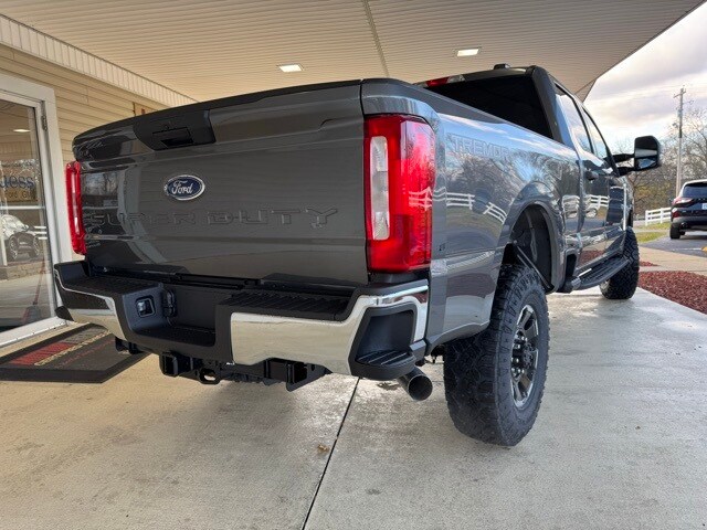 2026 Ford F-350 XLT photo 3