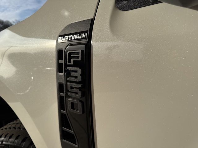 2026 Ford F-350 Super Duty Platinum - Photo 37