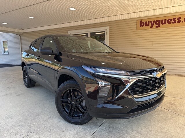 2024 Chevrolet Trax LS photo 2
