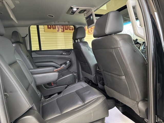 2019 Chevrolet Suburban Premier photo 3