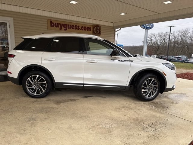 2022 Lincoln Corsair Base's photo