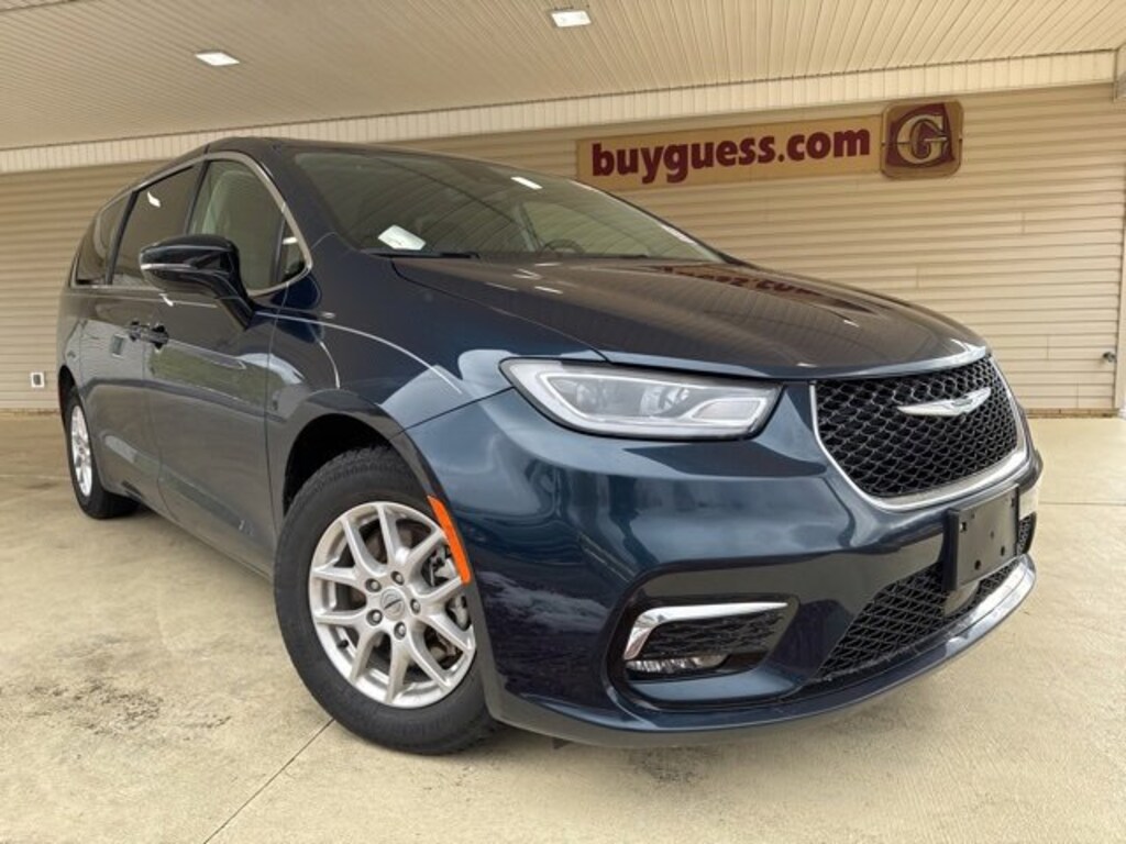 Used 2024 Chrysler Pacifica Touring L