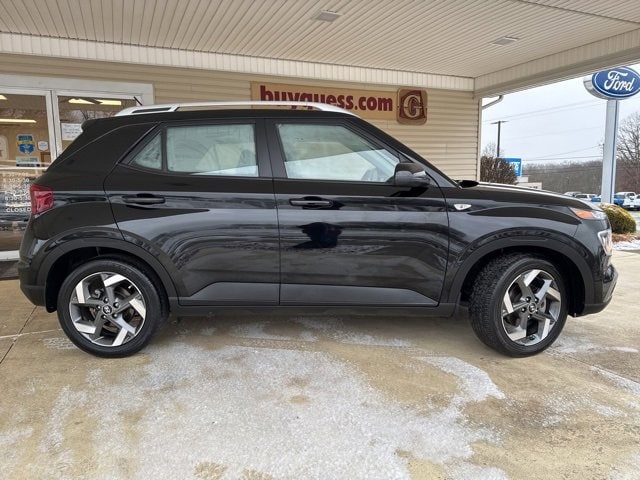 2023 Hyundai Venue SEL's photo