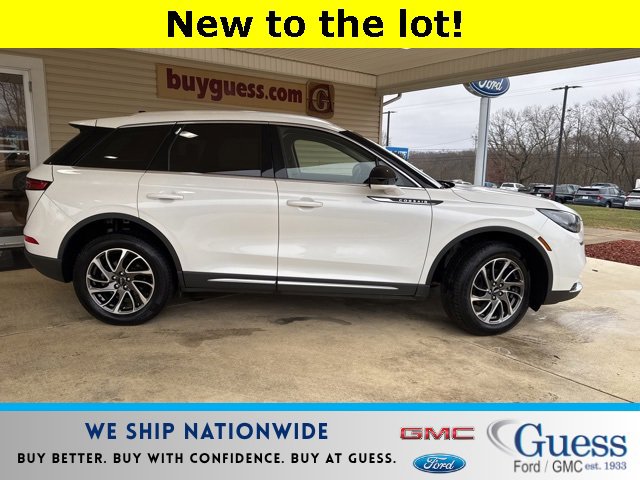 2022 Lincoln Corsair Base's photo