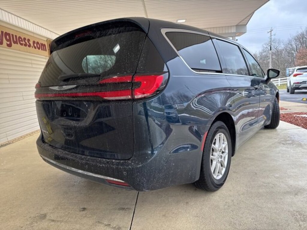 Used 2024 Chrysler Pacifica Touring L