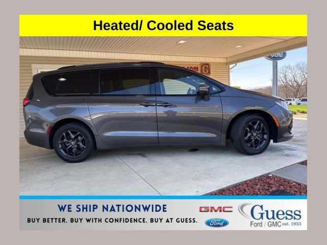 2020 Chrysler Pacifica Limited's photo