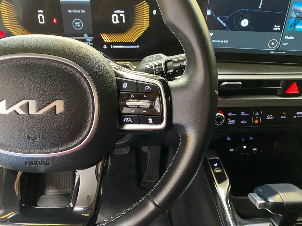 2025 Kia Sorento S - Photo 33
