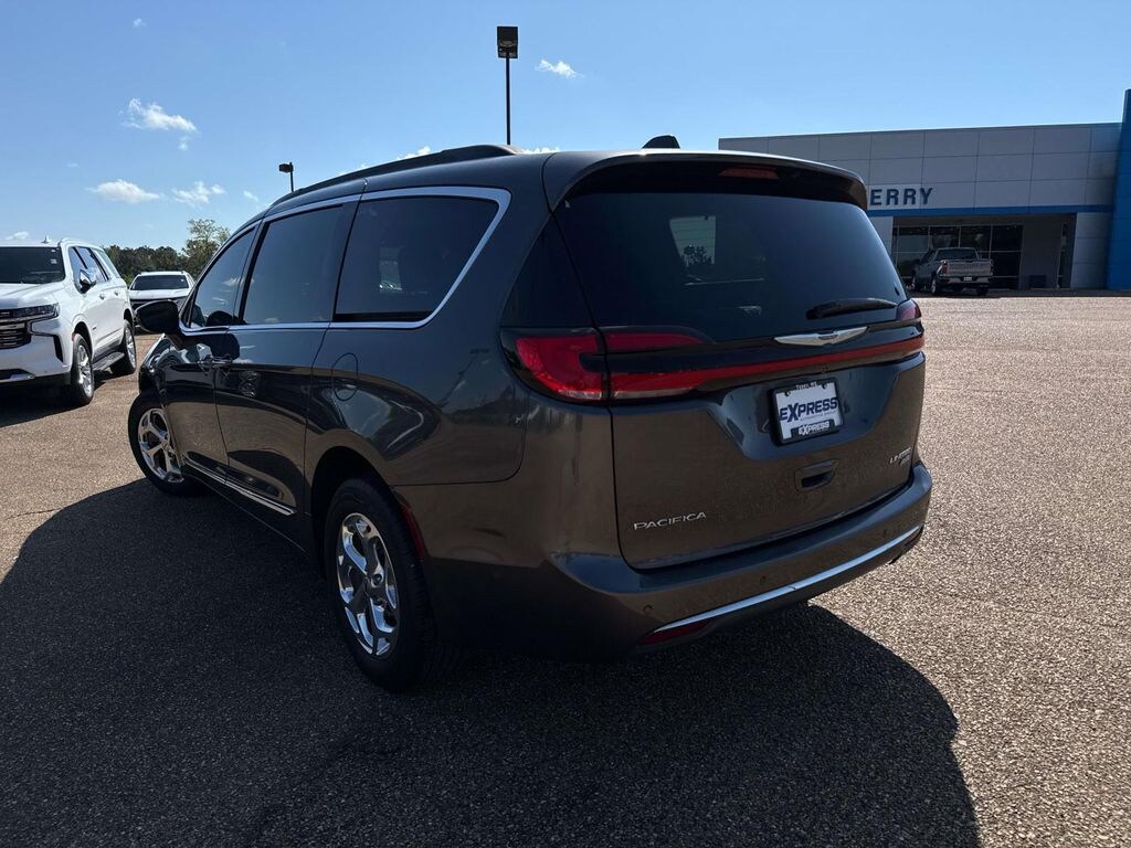 Used 2022 Chrysler Pacifica Limited Minivan/Van