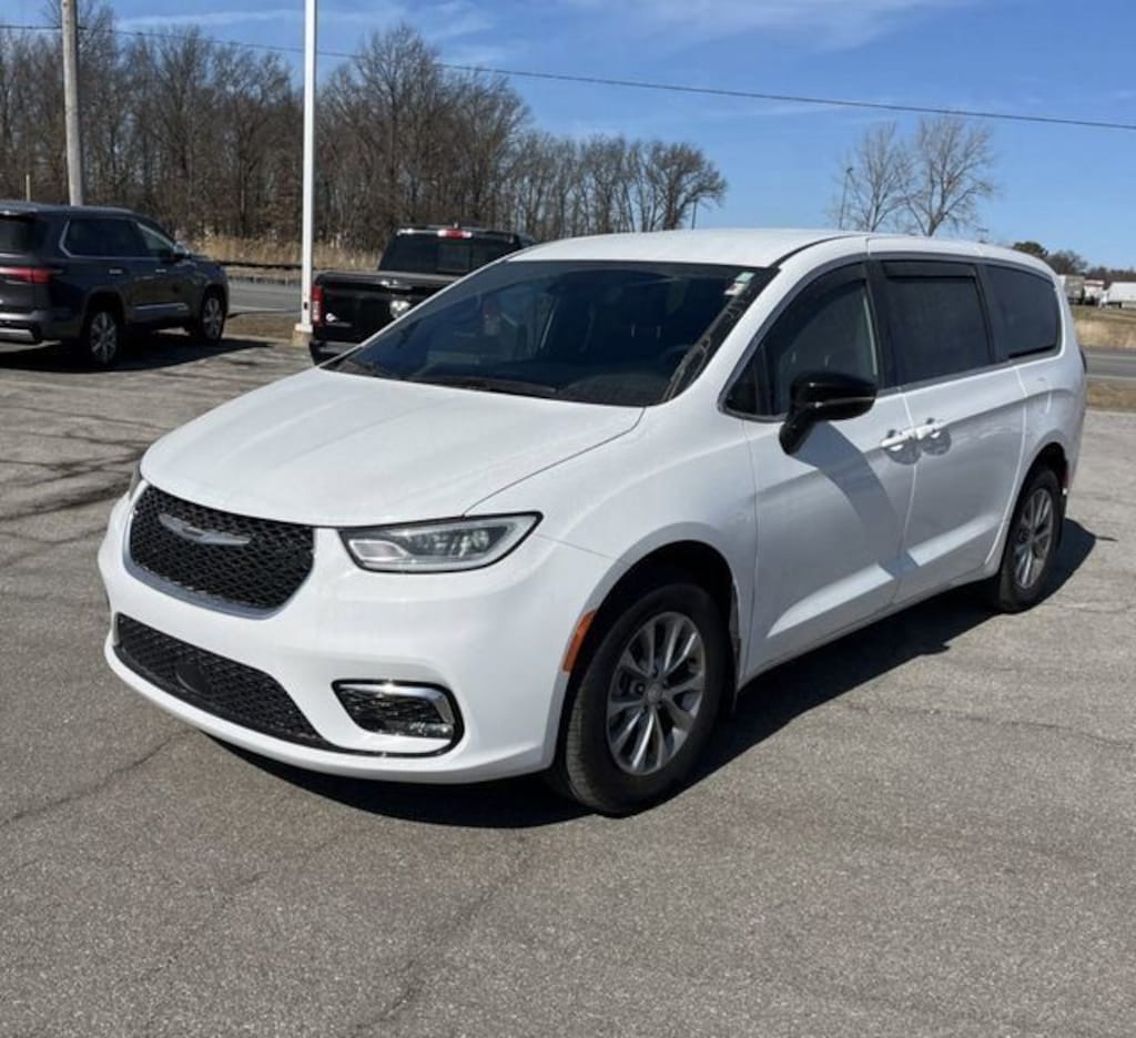Used 2026 Chrysler Pacifica Select Van Passenger Van