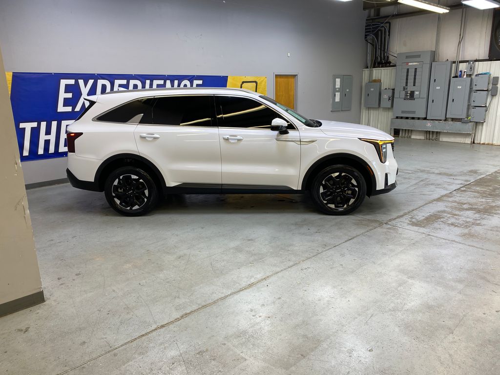 2025 Kia Sorento S - Photo 8